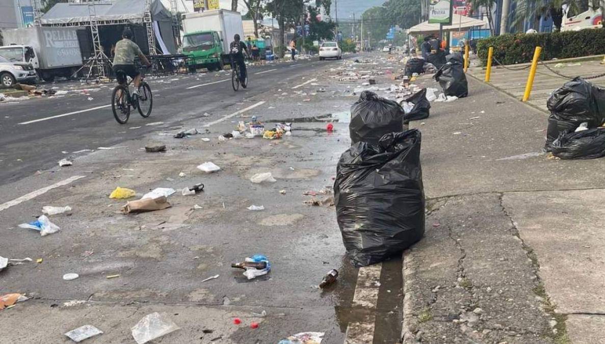 “Debido al gran desfile de carrozas y cierre de la Feria Juniana con el gran carnaval en San Pedro Sula, muchos ciudadanos dejaron la basura en la calle”, lamentó Cover.