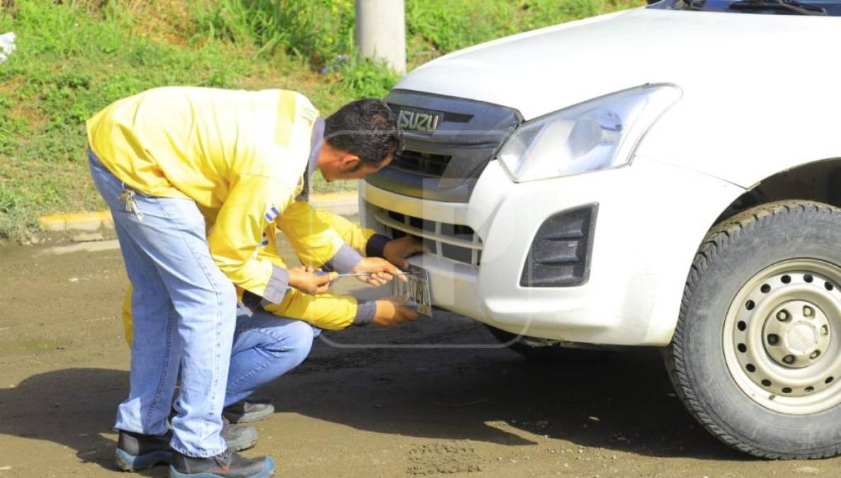 En San Pedro Sula fueron multados más de 50 conductores. A quienes reincidan se les multará con L900 y la cancelación por seis meses de la licencia de conducir. La entrega de las placas se realiza en City Mall y Galerías del Valle.