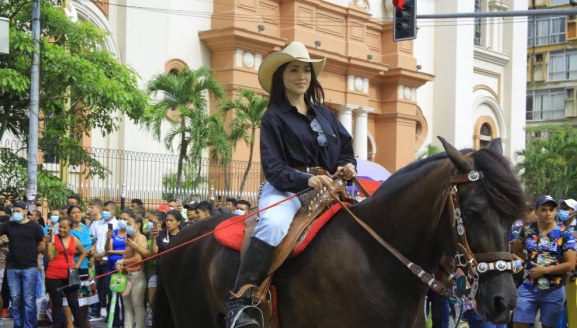 Después tomaron el bulevar Morazán tumbo a la Fuente Luminosa.