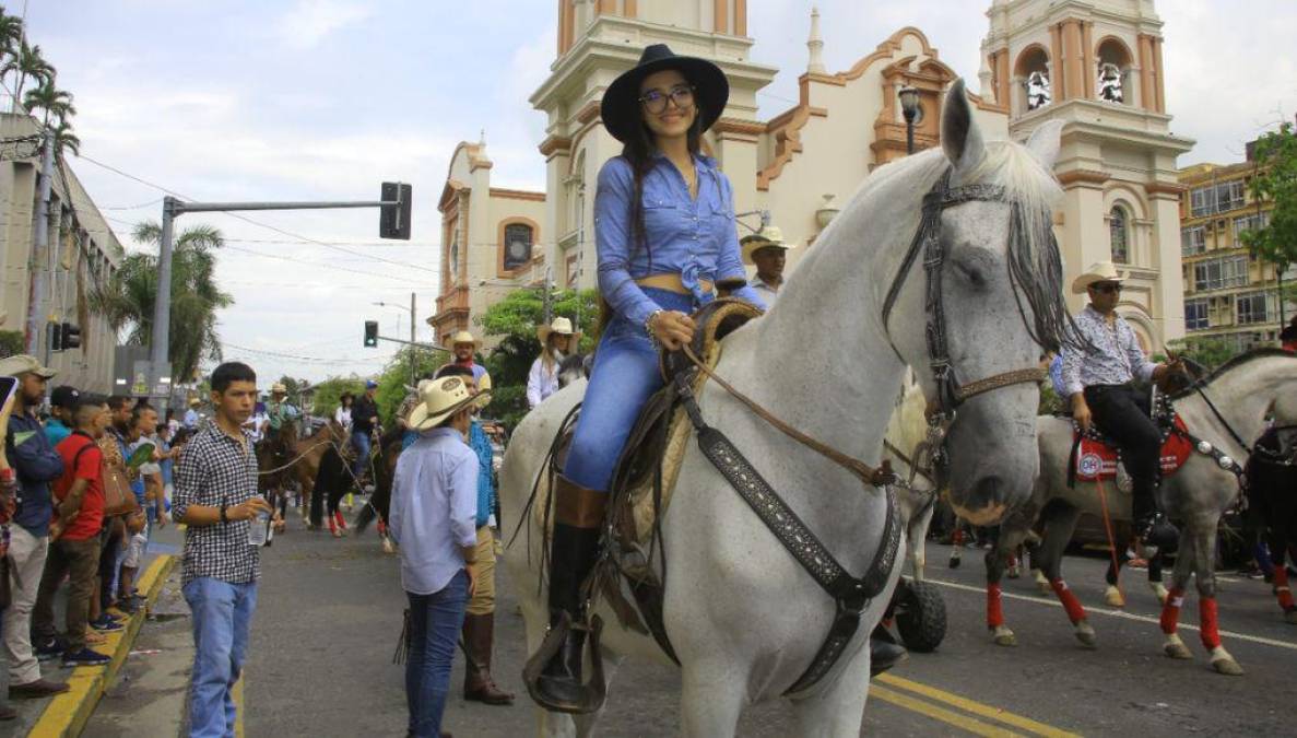 Llenaron las calles de belleza y elegancia.