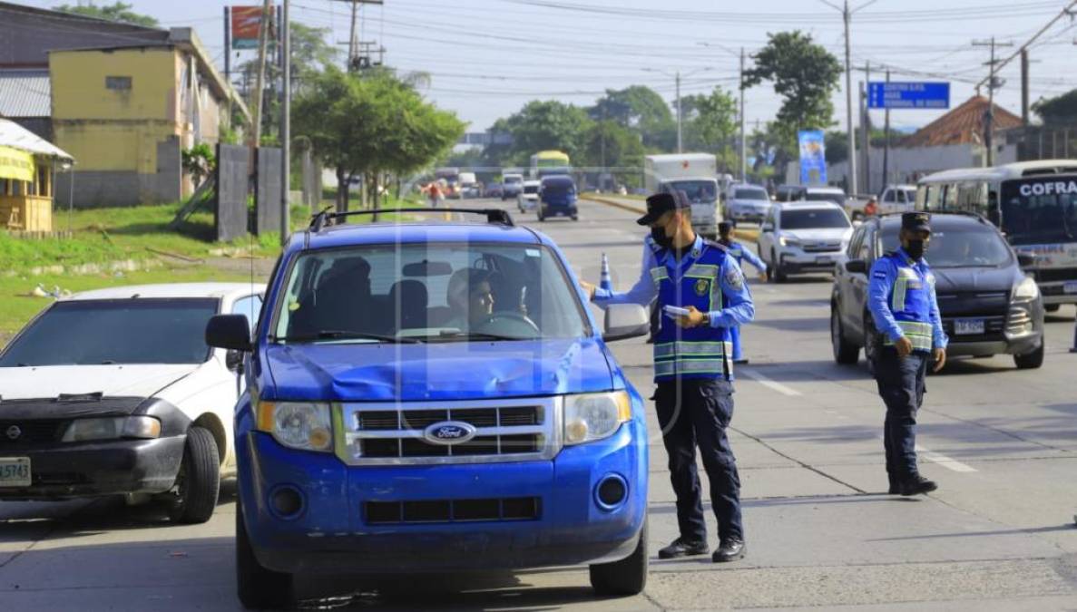 Geremías Medina, portavoz de la DNVT, indicó que la multa por primera vez es de L400, por segunda vez el doble y el decomiso de la licencia por seis meses.