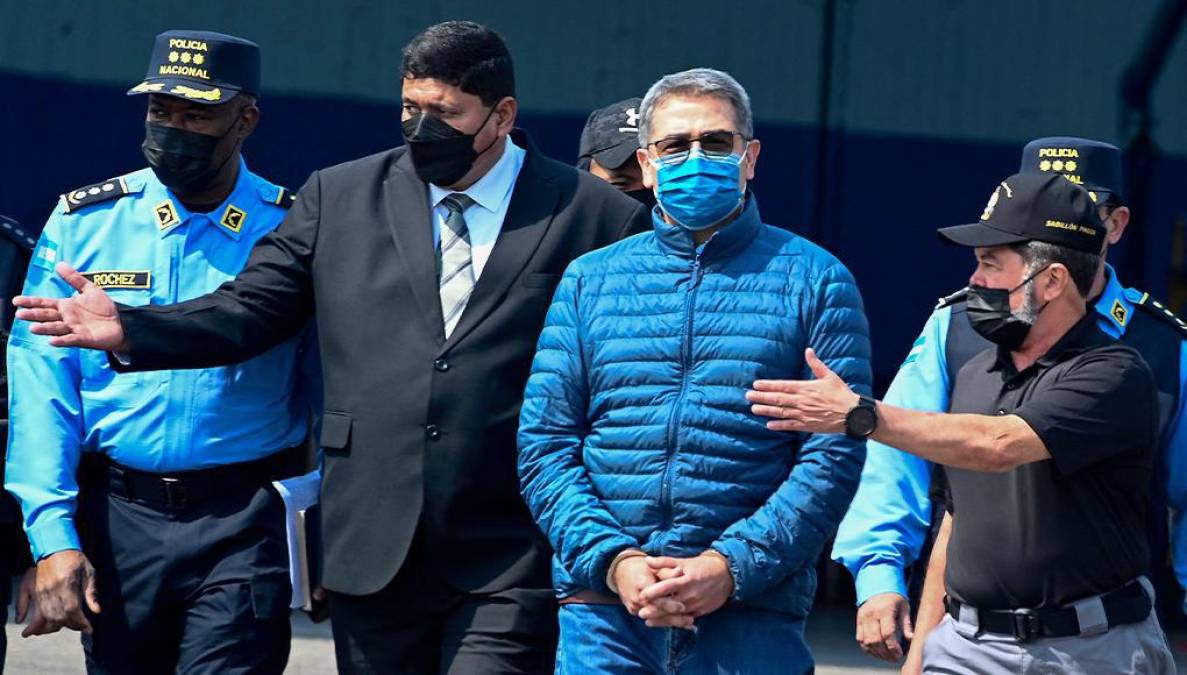La causa contra el ex presidente hondureño Juan Orlando Hernández, acusado de narcotráfico a gran escala, podría dar un giro inesperado a pocos meses de que inicie su juicio en Nueva York, Estados Unidos.