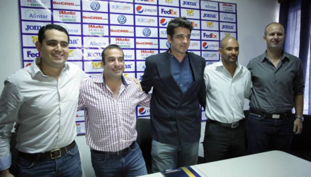 En el 2013 Diego Vázquez fue presentado como director técnico del Motagua. Ya en sus inicios como DT decidió no usar su cabello largo.