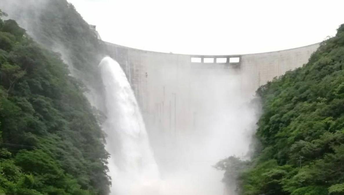 Las impresionantes imágenes de las descargas de El Cajón