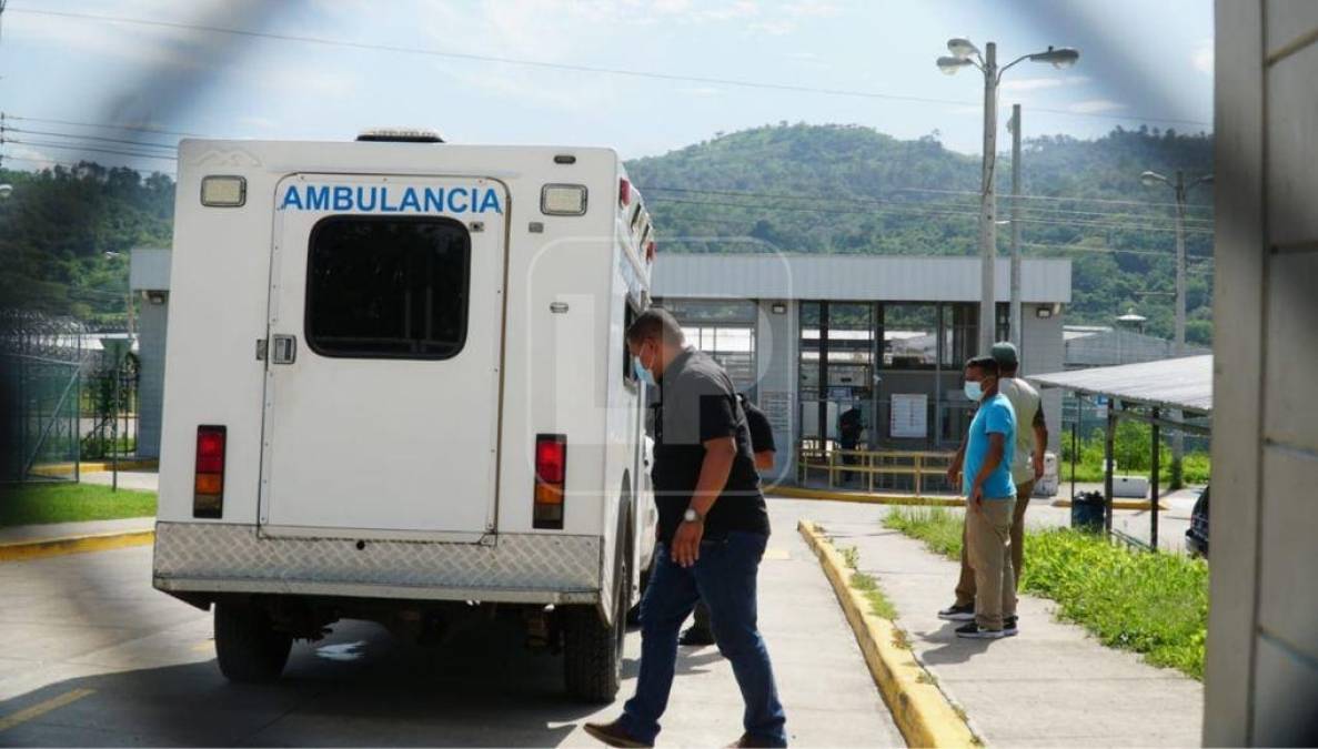 Captan a patrullas y ambulancias entrando a El Pozo tras muerte de seis reos (FOTOS)