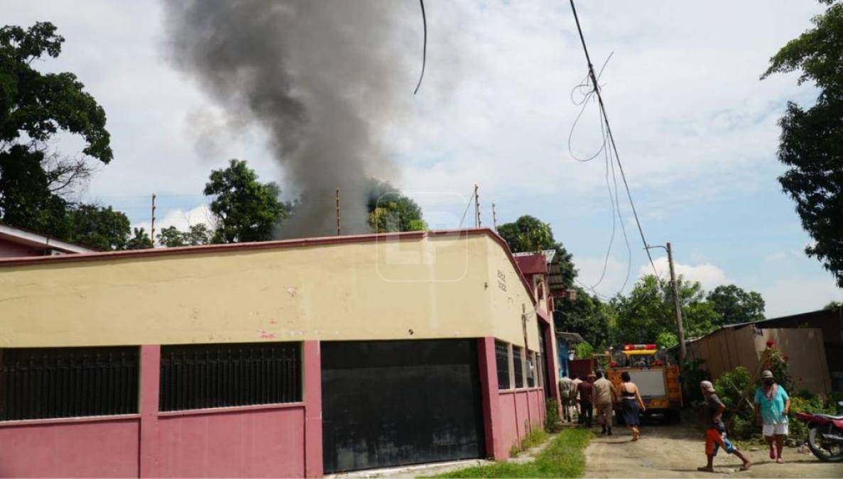 Una de las hipótesis que se manejan es que la fémina estaba dormida cuando el incendio de desató.