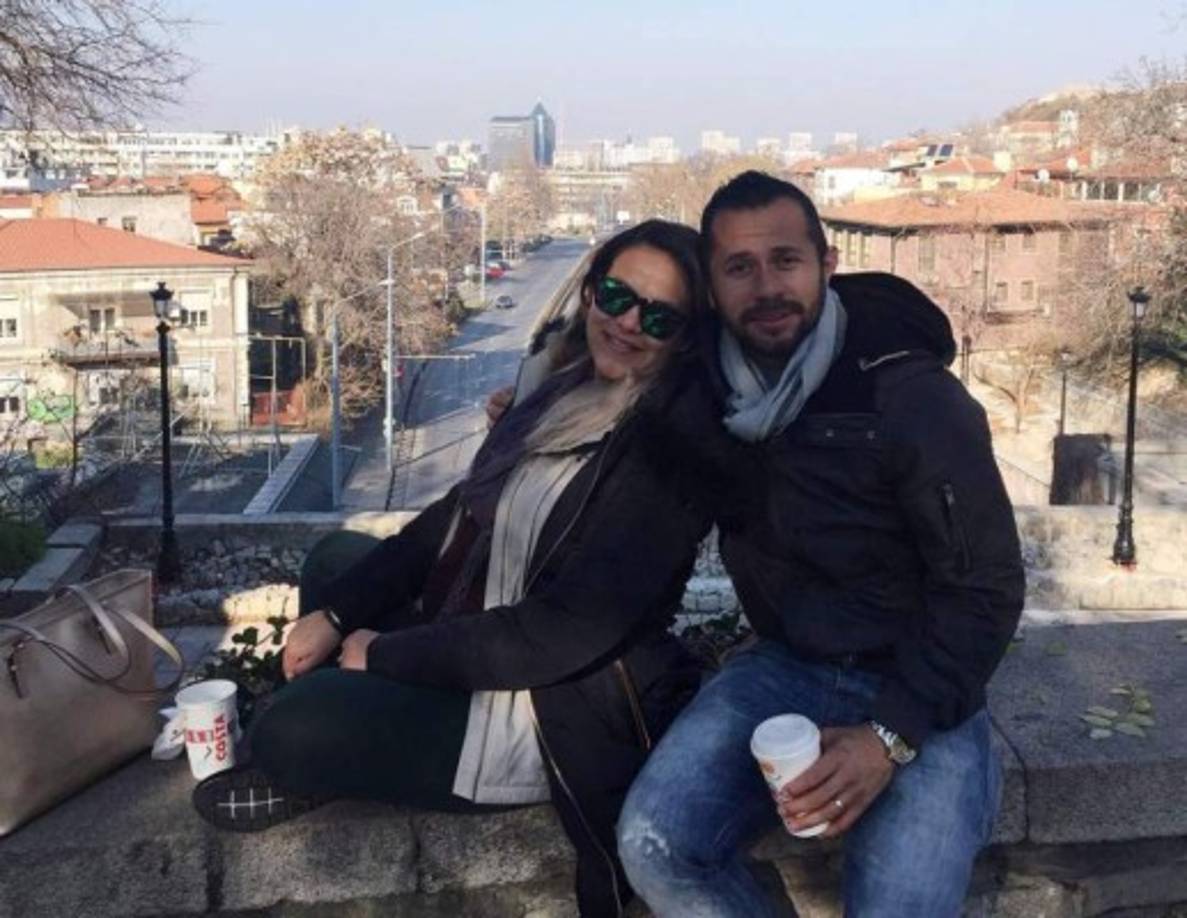 Alfredo Mejía, volante hondureño, con su amada esposa.