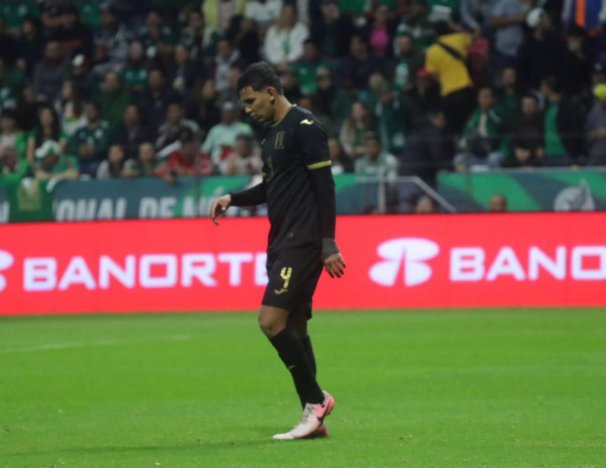 La tristeza de Luis Vega tras la dolorosa derrota de la Selección de Honduras.