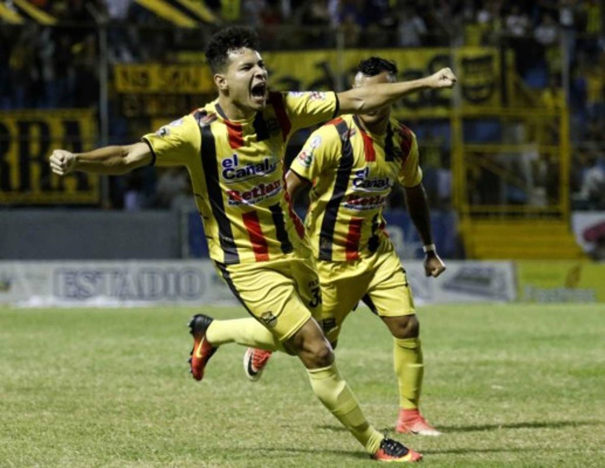 Jhow Benavidez: El mediocampista le interesa al Motagua por lo que podría darse un trueque entre azules y el Real España. En el club aurinegro quieren a Eddie y en el equipo azul a Benavídez.