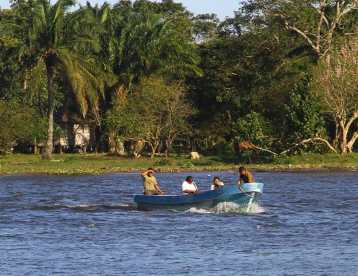 Una vida apacible y con mucha actividad sobre todo cuando hay faena. Cada año miles de turistas nacionales y extranjeros llegaron a la comunidad de Bajamar para conocer de cerca la cultura garífuna