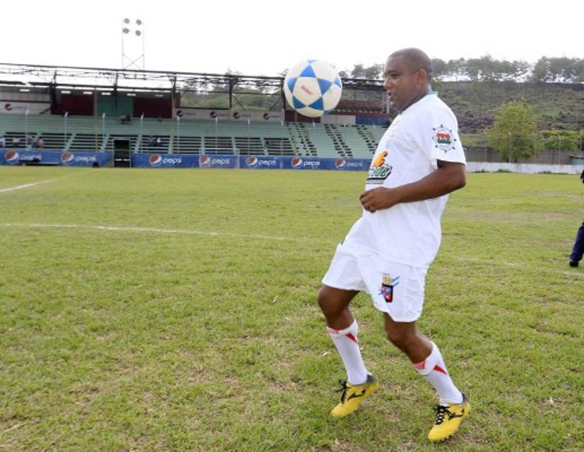 Robson Caxias: Llegó en el 2003 como futbolista y jugó en Real Maya, Atlético Olanchano, Universidad, Hispano y Real Juventud.