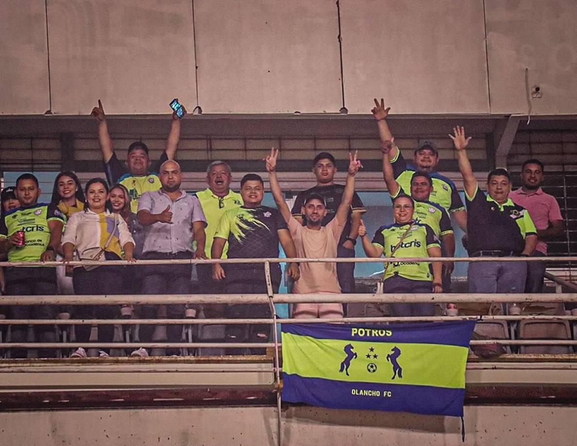 Aficionados de los Potros del Olancho FC viajaron desde Juticalpa para ver a su equipo ante Real España.