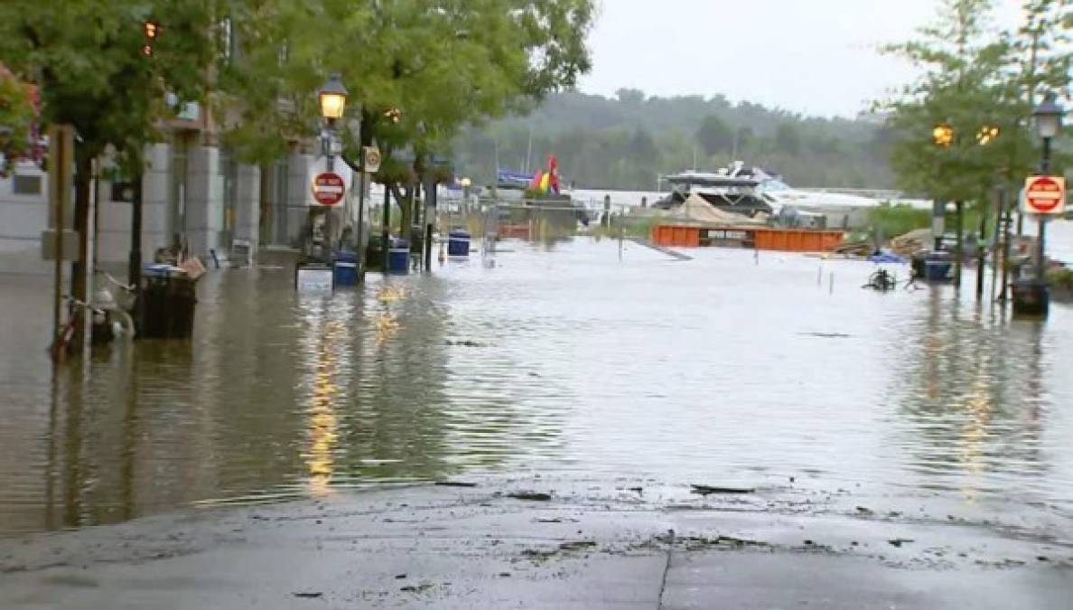 Los Estados de Carolina del Norte y del Sur declararon el estado de emergencia previo a la llegada del peligroso ciclón.