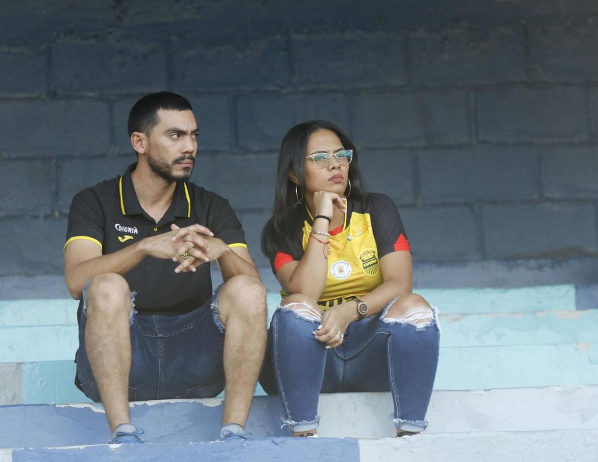 Ellos llegaron a apoyar al Real España, pero se fueron con frustración por la nueva derrota del equipo.
