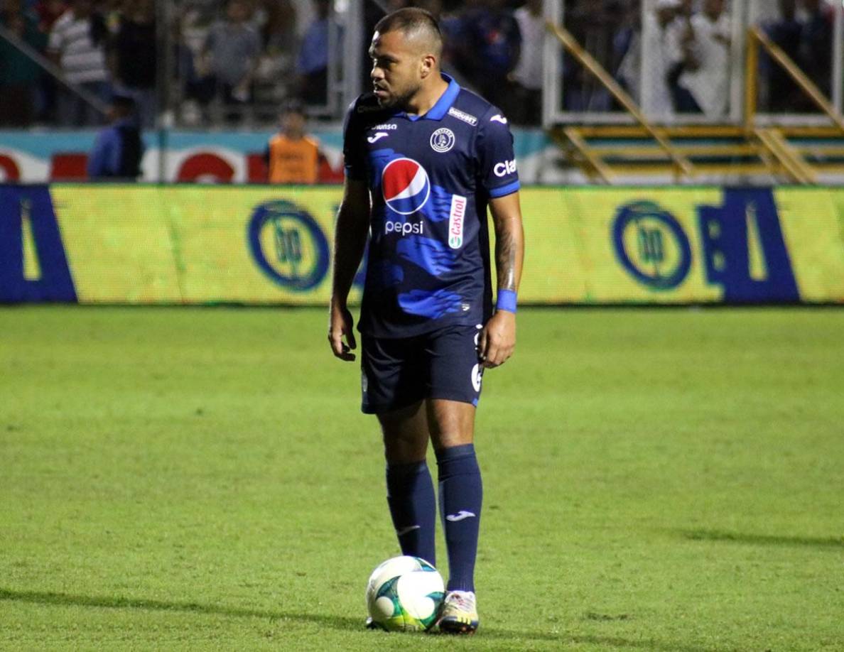 El mediocampista, originario de Villanueva, también pasó por otros clubes hondureños, como Juticalpa, Honduras Progreso, Vida y Motagua.