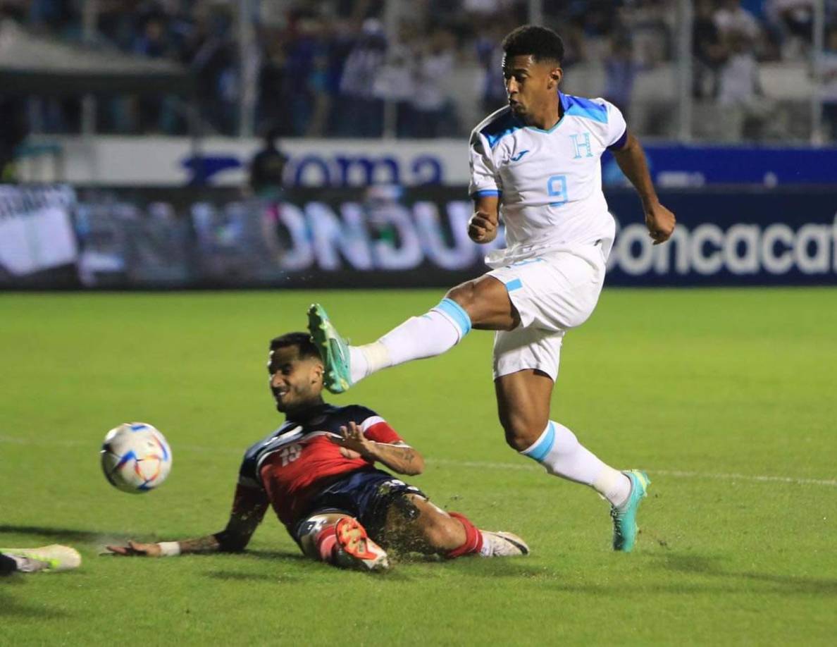 Llegó el turno de Antony Lozano. El ‘Choco‘ le pegó de zurda y superó al portero cubano para el 2-0 de Honduras.