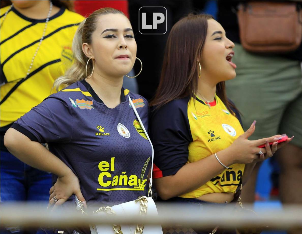 Dos aficionadas del Real España que disfrutaban de la Gran Final.