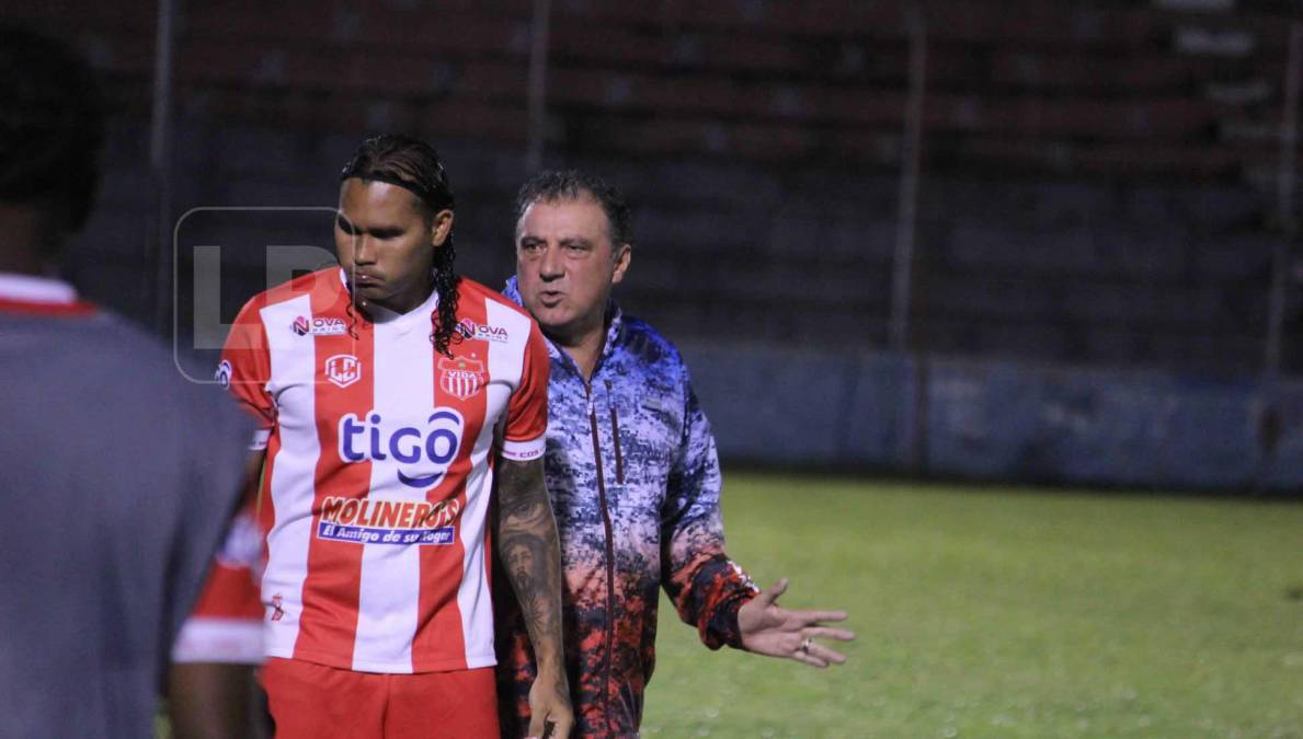 El mexicano Carlos “Gullit” Peña por fin pudo debutar en el fútbol hondureño aunque no fue lo que esperaba. El azteca vio acción en la goleada 3-0 sufrida por el Vida a manos del Motagua.