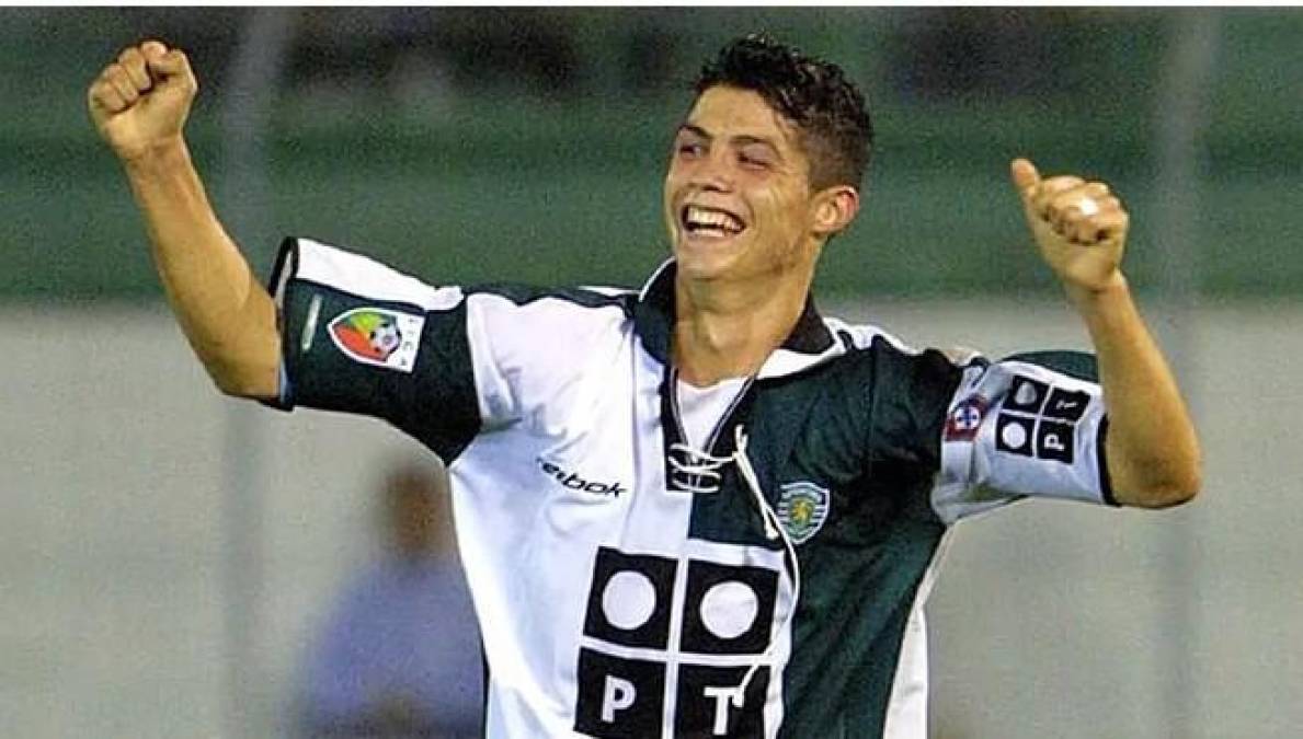 Así lucía Cristiano Ronaldo en sus inicios en el fútbol con el Sporting de Portugal.