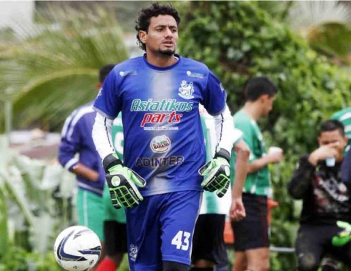 Adalid Puerto jugó en Platense, Real Juventud y Marathón. Además debido a sus buenas actuaciones fue convocado a la selección de Honduras. El portero ha sido un luchador, comenzó lavando carros, luego fue futbolista y hoy tiene su tienda de ropas.