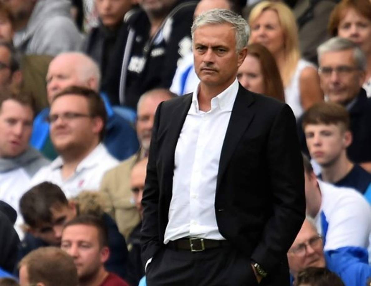 José Mourinho no está satisfecho con los fichajes del Manchester United. Según el Daily Mirror, el entrenador habría mostrado su malestar con Ed Woodward, vicepresidente ejecutivo del club, por no cerrar las incorporaciones de Harry Maguire o Toby Alderweireld. El portugués habría admitido a su círculo que sigue por ser los 'red devils', en otro club hubiera dimitido.