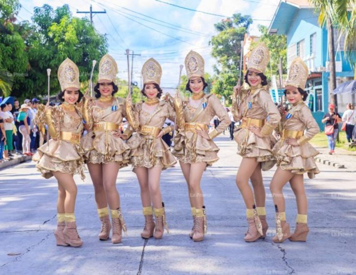 (Iz. a Der.) El cuadro de palillonas del Instituto Ebenezer fue conformado por Gabriela López, Katherine Pineda, Mildred Medina, Aylin Crespo, Diana Cosenza y Linda Galeano.