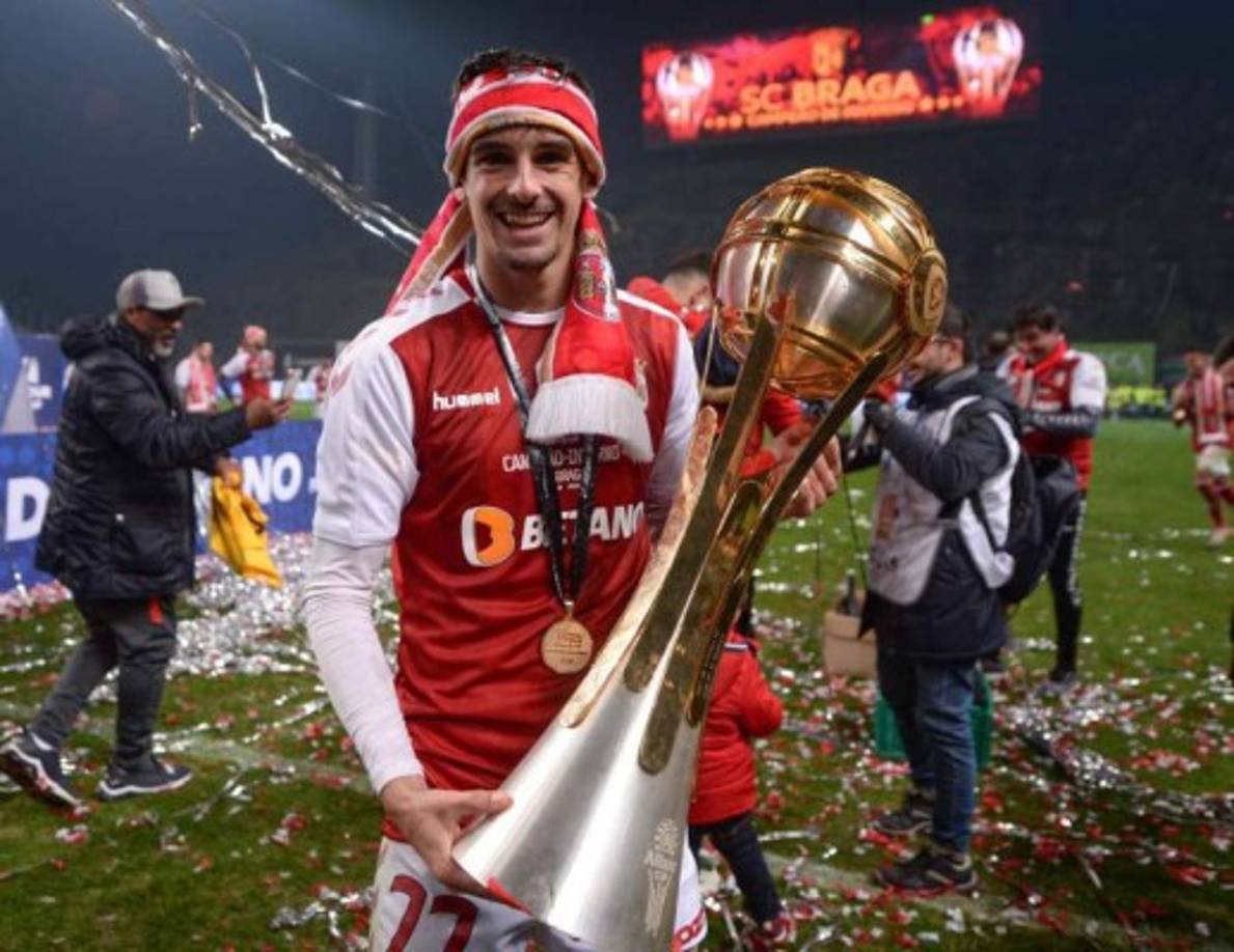 Francisco Trincão se unirá al Barcelona a partir del próximo 11 de julio, ha expresado su felicidad por jugar al lado de Messi. Cuenta con apenas 20 años de edad.