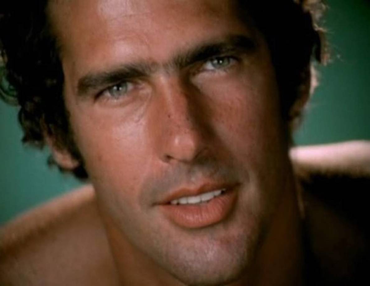 Andrés es un actor consagrado en México, actuó en más 80 películas y unas veinte novelas, es considerado uno de los últimos galanes de las novelas en la actualidad.