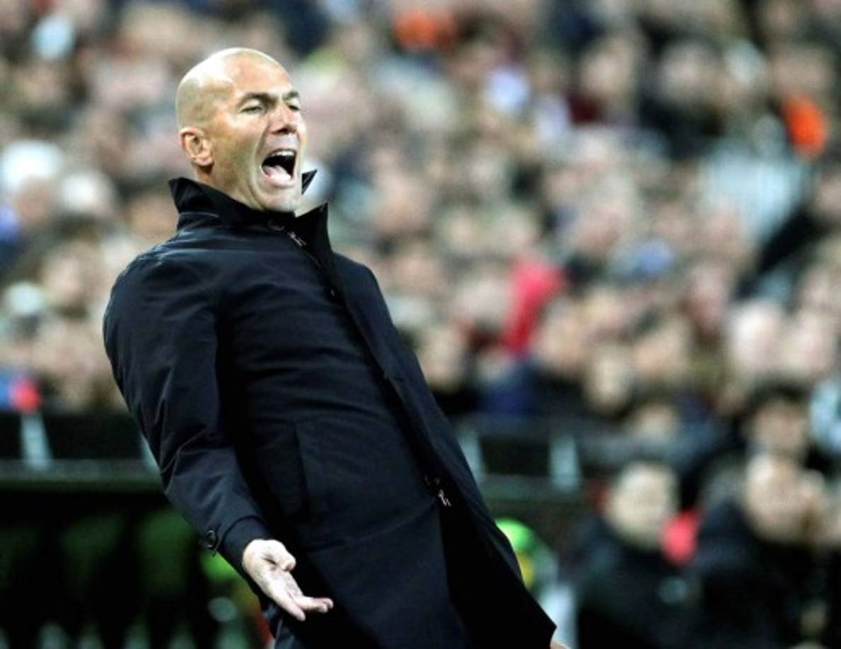 El enfado de Zidane con sus jugadores era evidente en el partido. Foto EFE