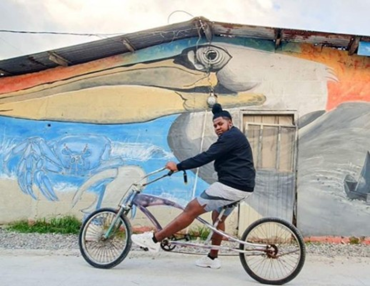 'Siempre he tenido una actitud muy positiva que trato de transmitir a las personas que están a mi alrededor, porque amargándonos no resolvemos nada. Quiero que vean mis videos para que boten el estrés' pide el hondureño en medio de una carcajada.