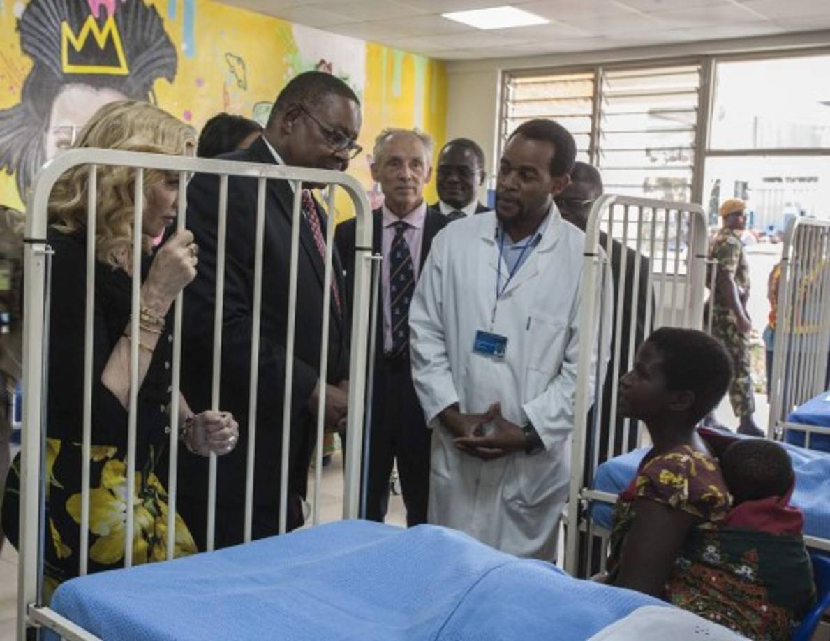 Junto al presidente malauí, Peter Mutharika, Madonna desveló una placa celebrando la finalización de esta unidad, con 50 camas, en Blantyre, la segunda ciudad del país.<br/><br/>