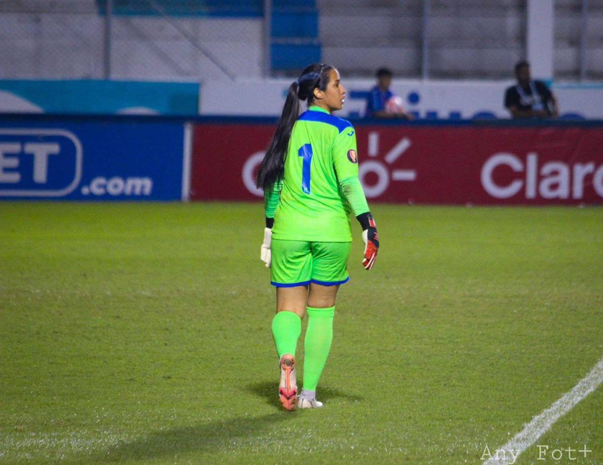 Madeline es declarada admiradora de Iker Casillas y Edrick Menjívar, quien también es portero del Olimpia y la Selección de Honduras. 
