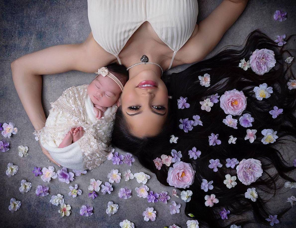 Natti ha tenido unos meses muy difíciles tras el encarcelamiento de su pareja Raphy Pina, sin embargo, no ha parado de trabajar, ha sacado varias canciones, incluso, ha compartido muchos momentos en los que le toca llevar a su bebé al estudio y hasta ha logrado crear nuevos emprendimientos, por lo que sigue demostrando que es “la dura de las duras”.