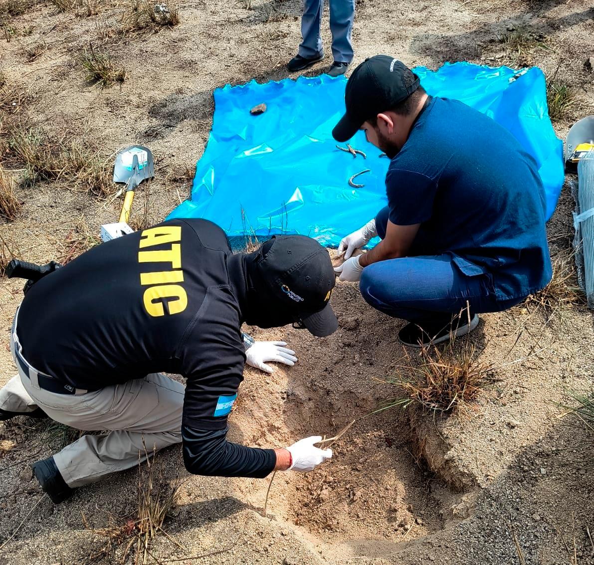 Descubren 4 osamentas más en cementerios clandestinos