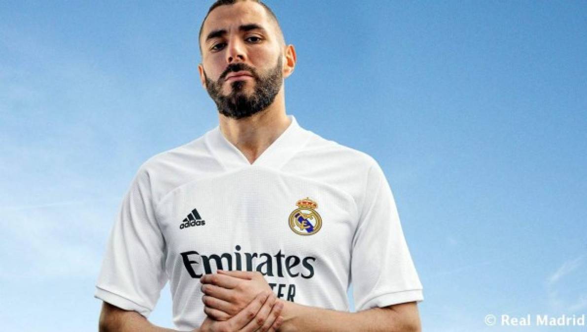 El delantero francés Karim Benzema fue el encargado de presentador las nuevas indumentarias del Real Madrid.