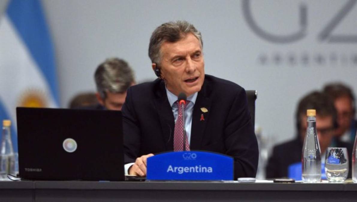 El presidente argentino, Mauricio Macri, también denunció en diciembre pasado la 'dictadura' en Venezuela y pidió la 'restitución de la democracia en ese país' así como buscar soluciones para la crisis humanitaria tras asumir la presidencia del Mercosur en Montevideo.