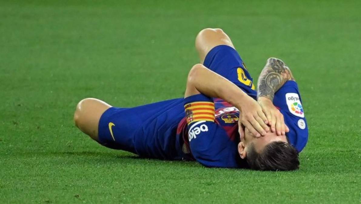 Los lamentos de Messi en el campo del Camp Nou.