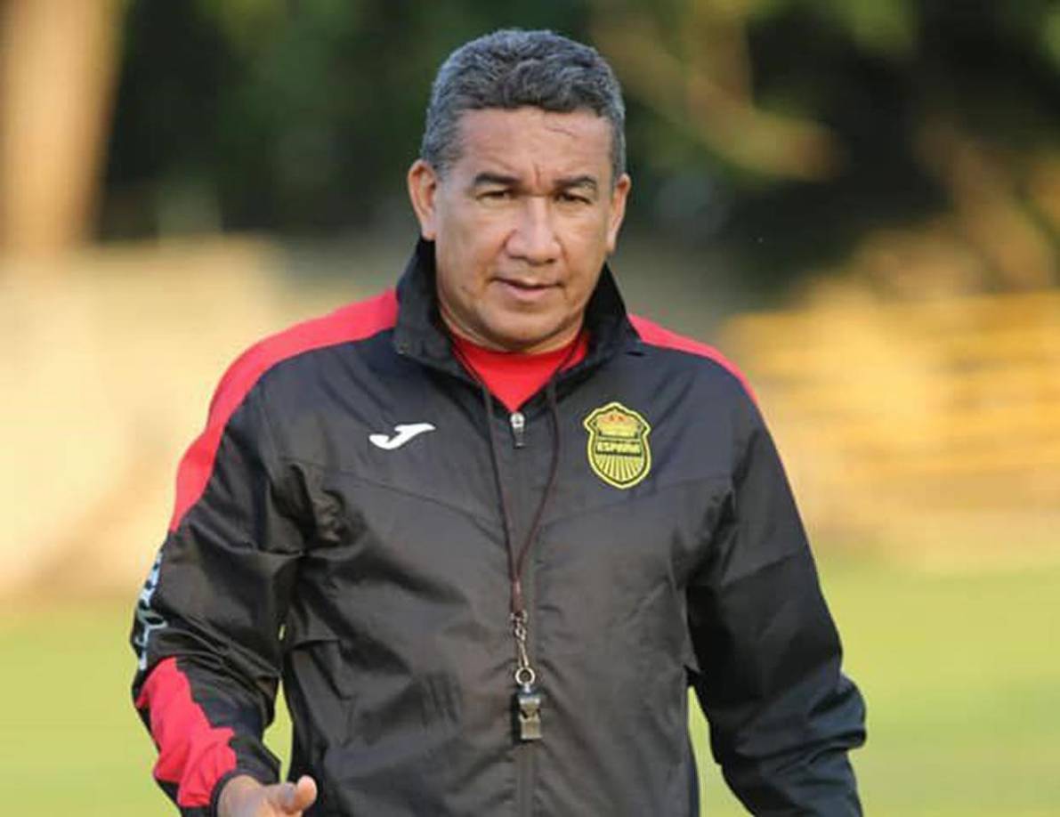 Emilson Soto - El técnico fue dado de baja en el Real España y Elías Burbara habló de su caso. “Las leyendas como tal no se tocan. Emilson muy bien, agradecido con él, lo preparamos, nos esforzamos muchos, pero Julio y Javier requerían de otra estructura de cuerpo técnico, no teníamos un lugar exacto donde ubicarlo y eso se combinó que se le venció su contrato. Cuando se abra una plaza, lo primero que voy a pensar es en la vuelta de Emilson Soto”.