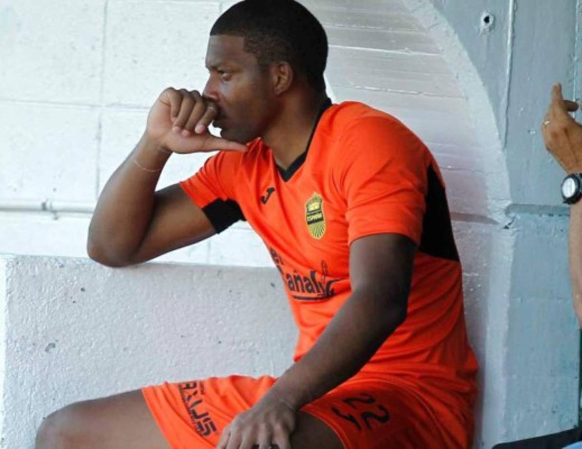 Buba López: Tras su enorme participación en la Nations League, el portero hondureño estaría en la mira de algunos clubes del extranjero. Su entorno maneja como posibilidades algunos mercados europeos que le podrían ayudar a hacer pie como Noruega o Suecia; cabe señalar que es agente libre ya que finalizó su contrato con Real España.