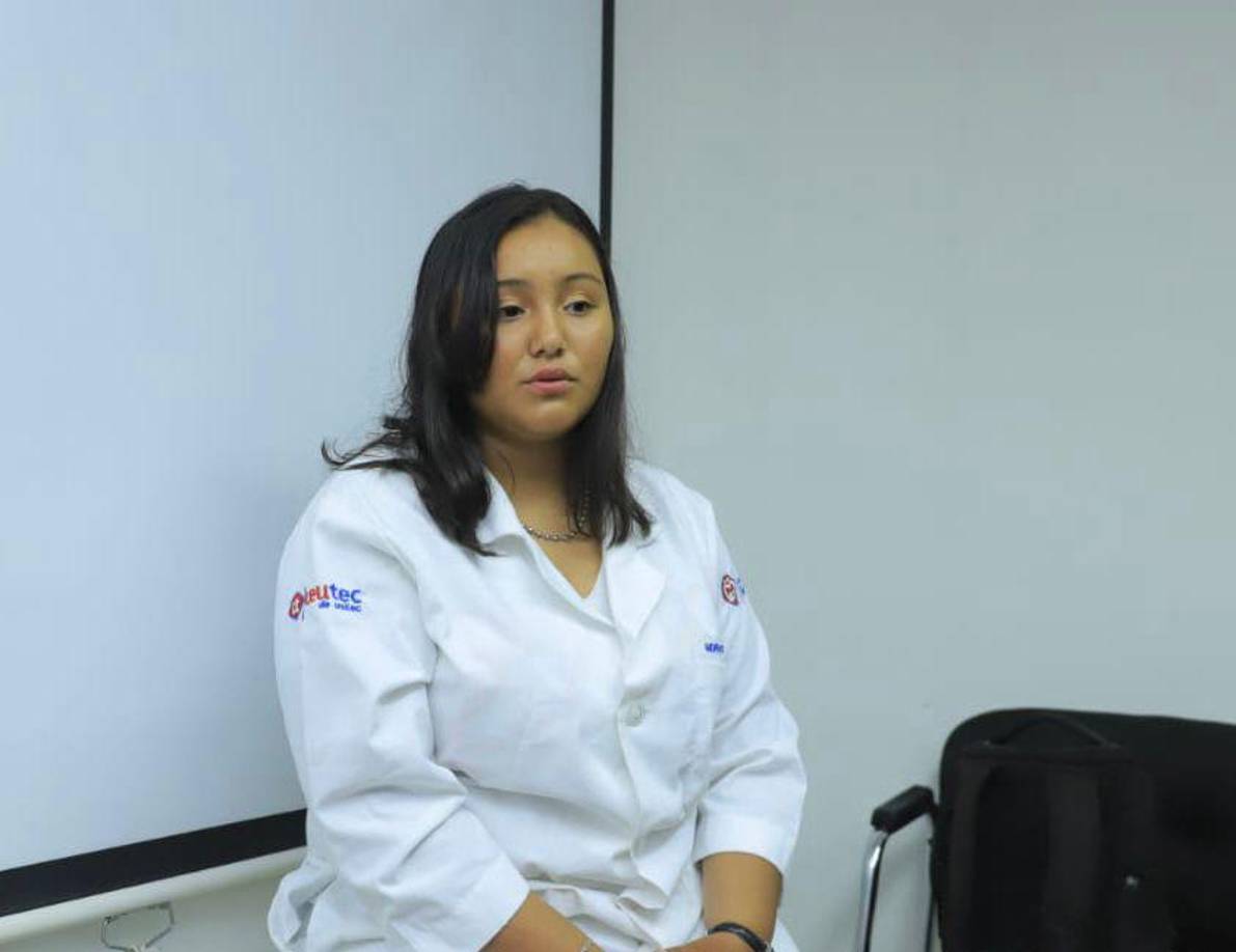 Andrea relató que mientras buscaba un empleo de medio tiempo, su primo le sugirió que trabajara como delivery, pero al principio dudó debido a que temía ser señalada.