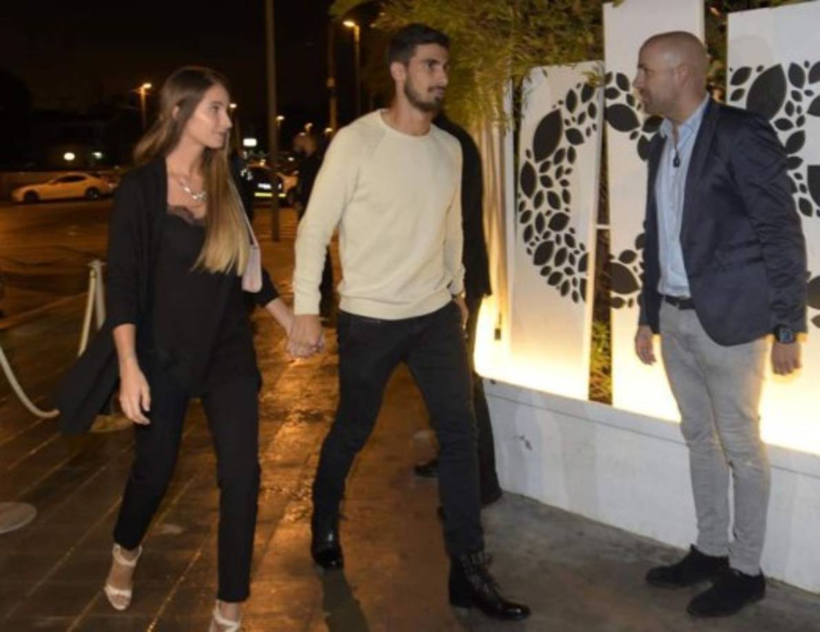 El portugués André Gomes junto a su novia Lisa Gonçalves.