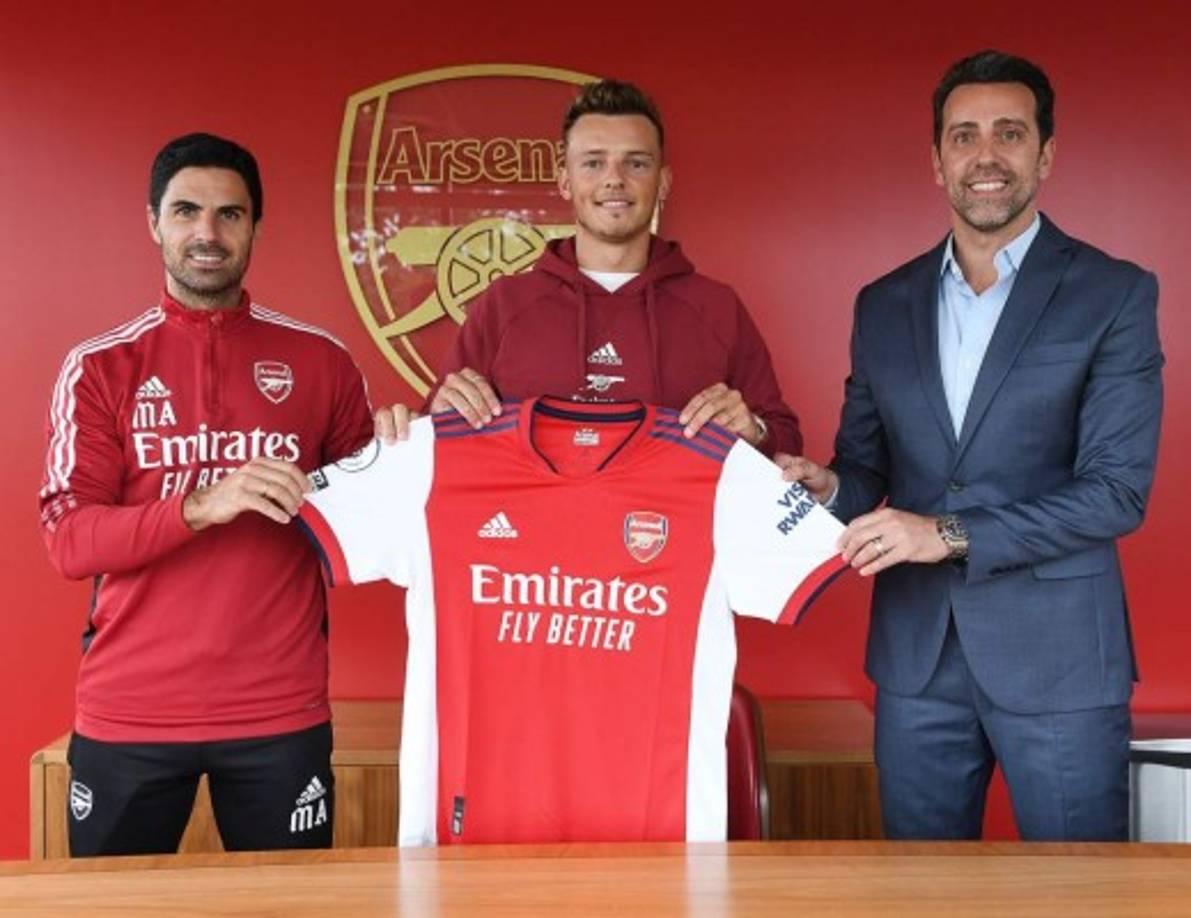 Oficial: Ben White se ha convertido en nuevo fichaje del Arsenal y llega por una cifra récord. El defensa inglés ficha por 50 millones de libras (poco menos de 59 millones de euros) procedente del Brighton, que completa de esta manera la venta más cara de la historia del club. Firma hasta junio de 2026.