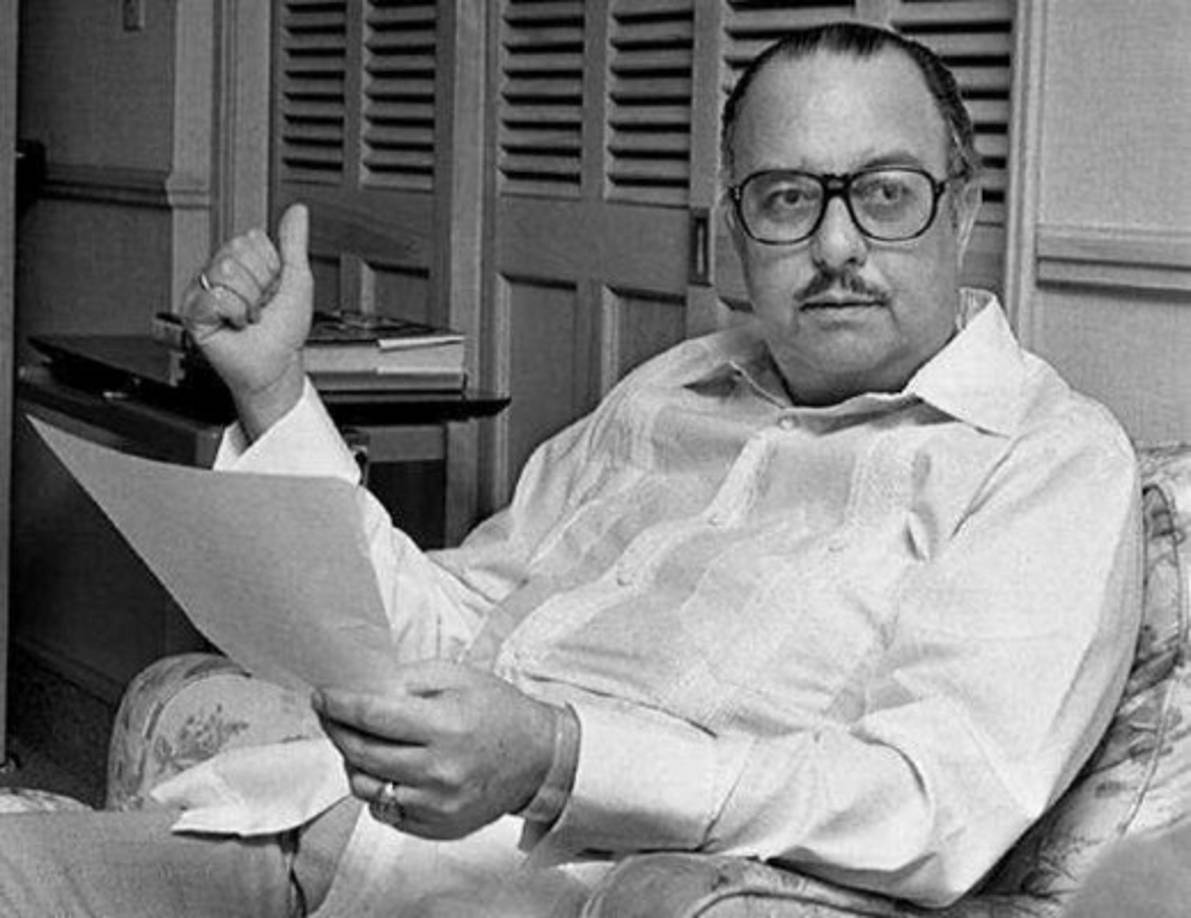 Anastasio Somoza DeBayle - Nicaragua<br/><br/>Nació el 5 de diciembre de 1925 y murió el 17 de septiembre de 1980.<br/><br/>fue un militar, político y empresario nicaragüense. Fue presidente de Nicaragua entre 1967 a 1972, y de 1974 a 1979, manteniendo su poder autoritario y absolutista en el período intermedio bajo el cargo de Jefe Director de la Guardia Nacional.<br/><br/>Somoza fue acusado de aprovecharse de su cargo para acumular riqueza. <br/><br/>Fue asesinado cerca de su hogar en el exilio el 17 de septiembre del año 1980, a los 54 años cuando fue emboscado por un comando Sandinista<br/><br/>