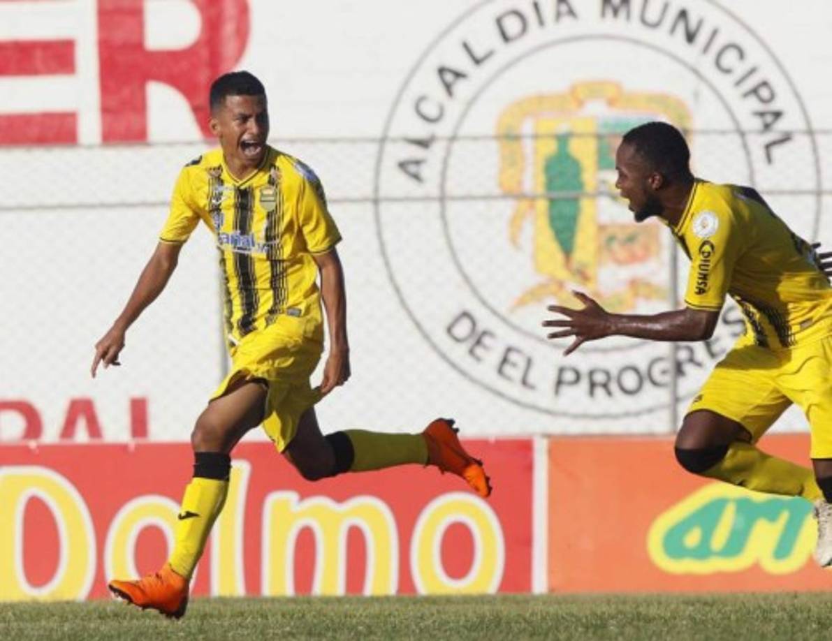 Ramiro Martínez, técnico del Real España, ya no piensa contar con Selvin Guevara si la resolución es a favor de su institución aurinegra. 'Este caso ya pasó directamente a la órbita dirigencial, y por la manera cómo se condujo la situación y cómo se obró Selvin Guevara frente a nosotros como grupo y frente al cuerpo técnico y a sus compañeros, ya no sería de mi agrado contar con él, estamos hablando del punto de vista humano y deportivo, su situación se tendrá que definir en otros ámbitos y no en el nuestro', dijo.