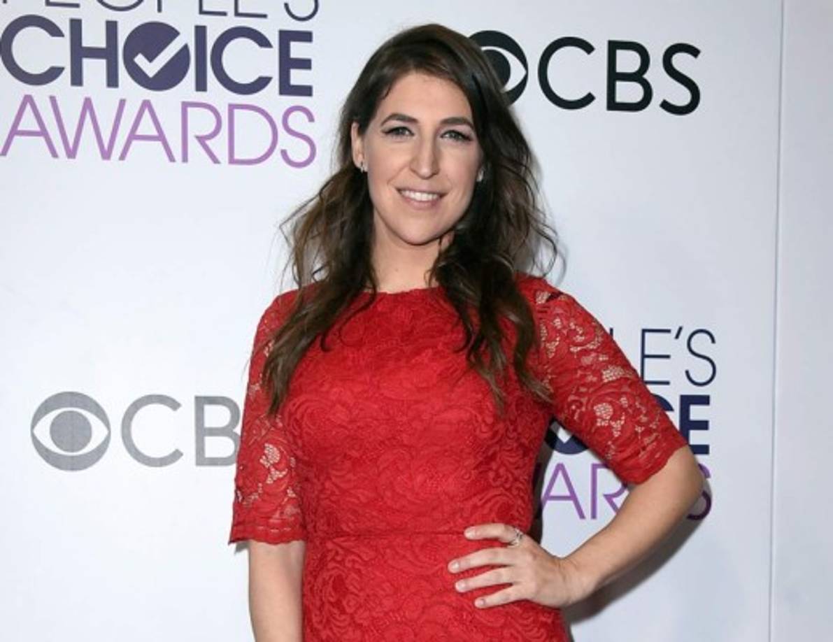 6. Mayim Bialik<br/>$12 millones de dólares<br/><br/>Con un doctorado en neurociencia, la Dr. Bialik se unió a The Big Bang Theory en 2010. Bialik y Rauch ahora ganan un estimado de $ 500,000 por episodio.<br/>