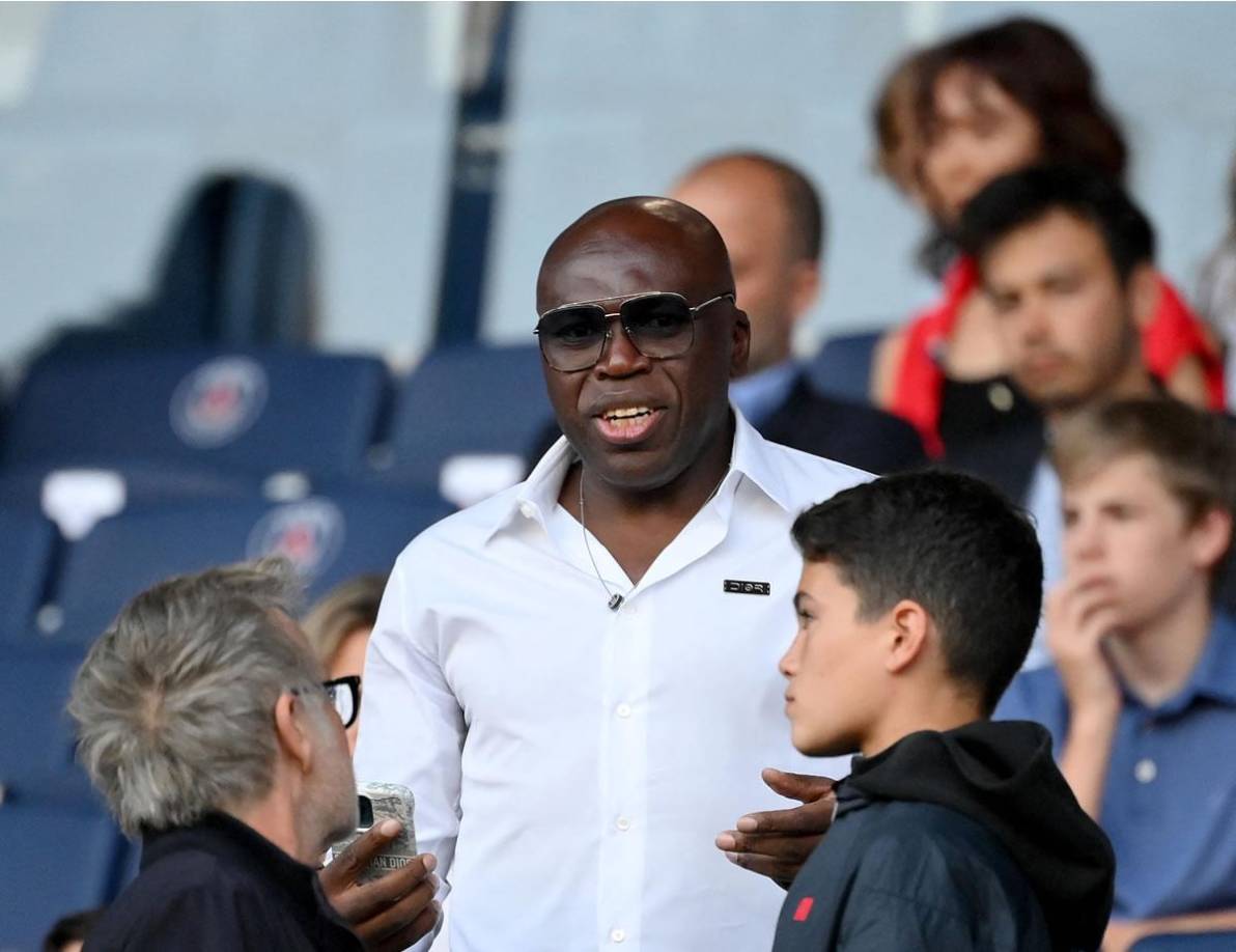 Wilfried Mbappé, el padre de Kylian, también asistió al Parque de los Príncipes.