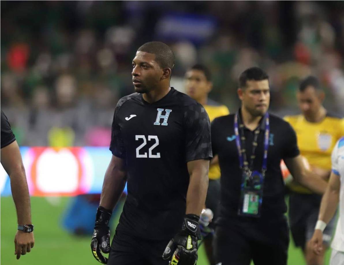 Luis ‘Buba’ López abandonó el estadio con rostro muy serio.