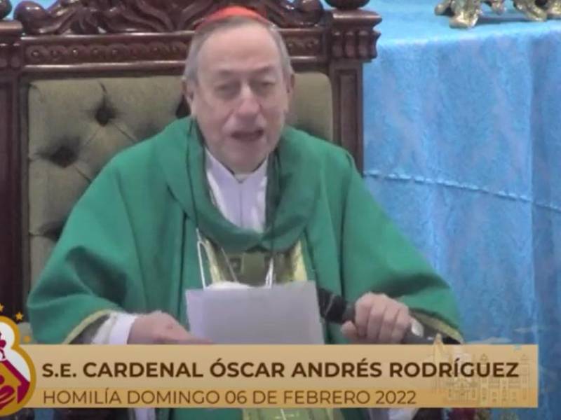 El Cardenal Óscar Andrés Rodríguez en la homilía dominical.