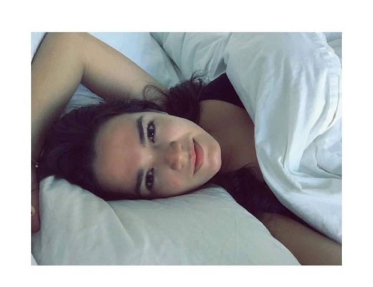 A Carmen le encanta compartir con público momentos íntimos. En esta imagen levantándose temprano.