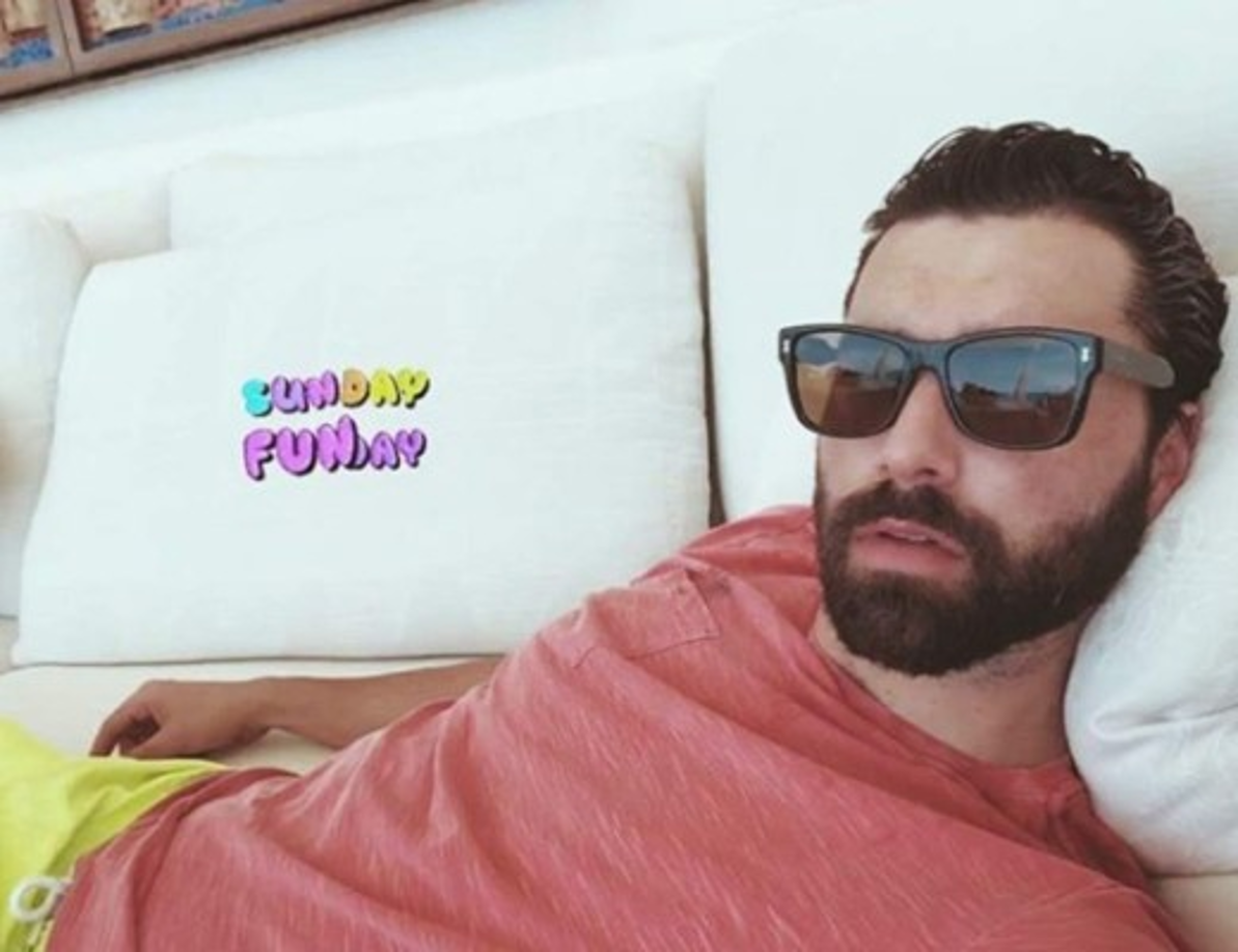 El actor español habló para una revista de los comerciales de Trivago y confesó que supo que estaban logrando éxito cuando sus redes sociales se inundaron de comentarios por el comercial. De todas formas, el actor se toma el asunto con humor. 'Sinceramente, algunos memes me causan mucha gracia, son muy ingeniosos', declara agregando que incluso ha llegado a repostear alguno de ellos en sus perfiles de Facebook y Twitter.